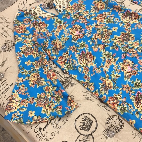 VOOM by Joy Han Bell Sleeve Floral Dress - Picture 9 of 11